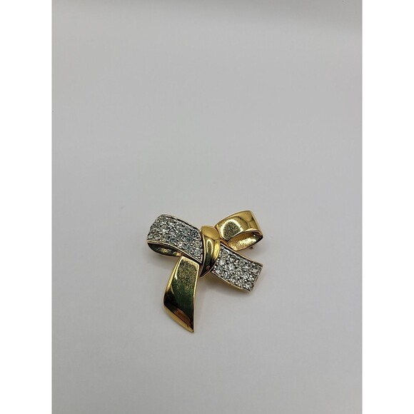 Vintage Monet Brooch Pin Gold Tone White Crystals Bow Jewelry Costume - Picture 10 of 10